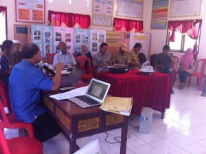 Diskusi persiapan regulasi Kabupaten Takalar untuk Implementasi UU Desa di Desa Kalukubodo.